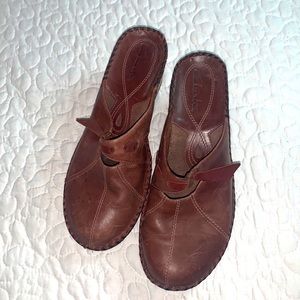 CLARKS/PIEL/CAFE/Sz9/$30